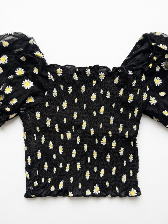 Tops - Black Daisy Smocked Puff-Sleeve Crop Top